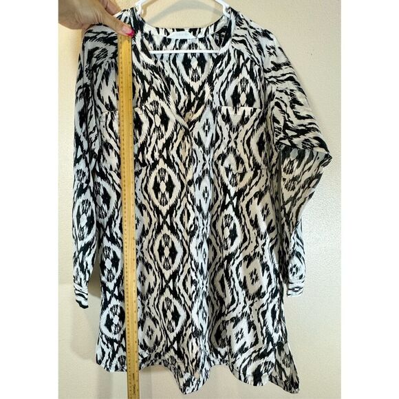 NWOT Athleta Silk Blend Black & White IKAT Button Up Shirt Women's Medium - Picture 7 of 10